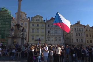 Milion chvilek v Praze demonstruje za účast ve volbách a proti populistům