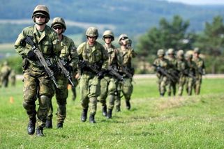 Středoškoláci, kteří prošli netradičním náborem, se hlásí do armády - Novinky
