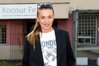 Po plastice obličeje další změna! Herečka Alice Bendová překvapila novou vizáží - Super.cz