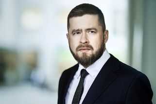 DJ Ladida letěla první třídou s přítelem guvernére...