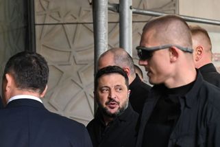 Přiletím do Moskvy na raketě, odpověděl Zelenskyj ruským novinářům. Kreml zareagoval