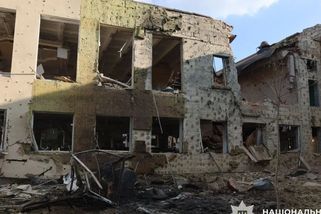 Ruské letectvo shodilo čtvrttunovou bombu přímo na školu - Novinky