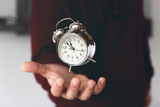 Proč má den 24 hodin? Nová studie navrhuje změnu