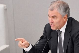 Šéf Dumy chce seznamy úředníků, kteří se během tažení wagnerovců snažili odletět z Ruska - Novinky