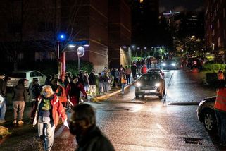V pyžamech na očkování. V Seattlu se rozbila lednička s vakcínami - Novinky