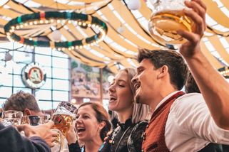 Vzpoura číšníků na Oktoberfestu. Sedm jich odešlo po sporu kvůli upíjení piva - Echo24.cz