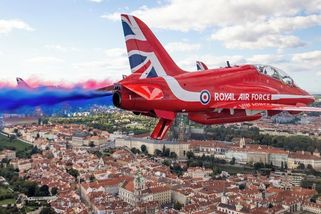 Stíhačky RAF Red Arrows zrušily přelet nad Prahou - Novinky