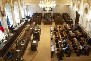 Revolta v koalici: Odmítnutí rozpočtu zvažují další poslanci. Vře to i mezi Motoristy