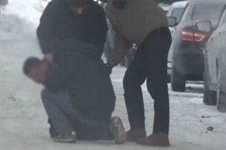 Rusové poslali na 14 let do vězení muže, který Ukrajincům posílal fotky hrobů - Novinky