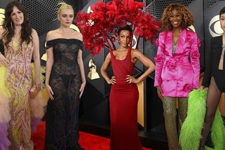 Tucet nejšílenějších modelů z Grammy: Stromy rostoucí z ramen či tylové masakry - Super.cz
