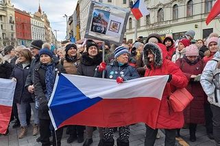Za prezidenta Pavla. V Brně na náměstí demonstrovalo až deset tisíc lidí