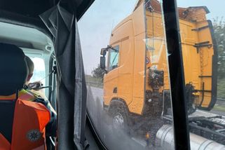 Hazard za volantem. Policisté na Liberecku masivně pokutovali mobil v ruce