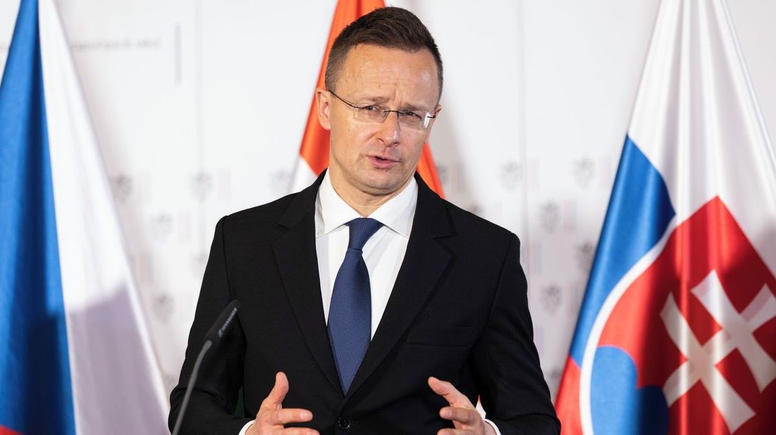 Orbánův exministr Szijjártó končí v politice. Zavolali z Číny - Seznam Zprávy