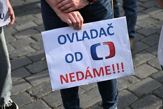 Pokud budeme mlčet, zítra bude pozdě. Lidé v krají...