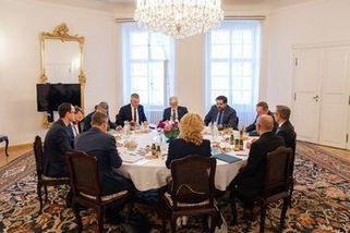 Situace je vážná, uvedli experti na veřejné finance při setkání s prezidentem - Novinky