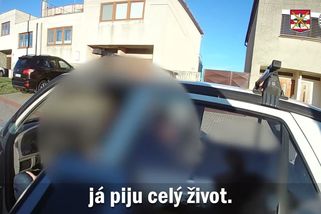 Kluci, nejde to udělat, jakože poplácat po rameni? Řidič se skoro 4 promile žoviálně vyjednával s policisty, ne dlouho - Novinky