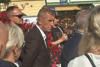 Vy jste mě neposlouchal. Mladíkovi nespokojenému s Babišovou odpovědí sebrali v Litoměřicích mikrofon - Novinky