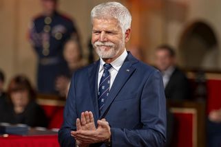 Mytí oken ani cukroví ho netrápí. Místo toho řeší Petr Pavel jiné lapálie: Korespondenční volbu i absenci v Paříži - Super.cz