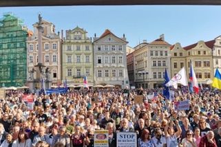 prahain.cz/zivot-v-praze/milion-chvilek-pozdravil-babise-tisice-lidi-naplnily-staromestske-namesti-28807.html?utm_source=www.seznam.cz&utm_medium=seznam_distribuce&utm_campaign=lide