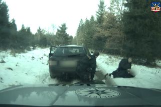 Náraz rámem prchající audi nezastavil. Policie zveřejnila záběry z honičky na Sokolovsku - Novinky