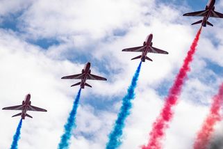Nad centrem Prahy v pátek proletí akrobaté Red Arrows - Novinky