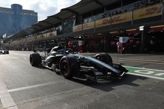 Rána pro lídra šampionátu, Antonelli boural v kvalifikaci. Z pole position v Baku vyjede Russell - Sport.cz