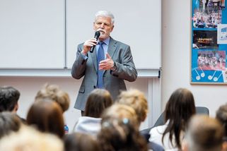Vnitřně nechci, ale silně to zvážím, řekl Pavel žákům k obhajobě funkce - Seznam Zprávy