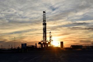 EU se ohradila proti hrozbě USA zákazem vývozu nafty - Novinky