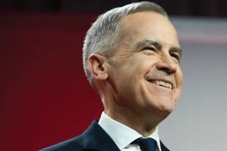Carney se veřejně vysmál Trumpovi. V projevu parodoval jeho gestikulaci