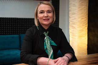 Jana Černochová popustila uzdu vášni: Jaro vítala v modelu, který by zahanbil i rozkvetlou louku - Super.cz