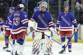 Ruský gólman ohromil NHL! V New Yorku se jedinečným kouskem zapsal do historie - Sport.cz