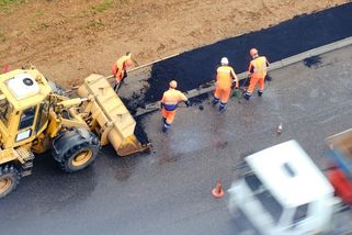 Milionová korupce u zakázky pro silničáře: Policisté obvinili člověka z ŘSD - Novinky