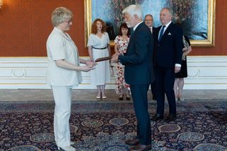 Česká vláda zmírnila protiruskou rétoriku, ocenila ruská velvyslankyně - Novinky