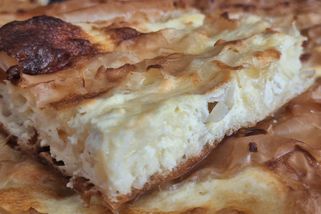 Jeden balkánský recept mi připomněl, že dobré pečivo nepotřebuje deset surovin: Stačí správně poskládat pár obyčejných věcí! Zkuste