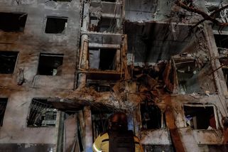 Ruská řízená střela zasáhla bytový dům v Charkově, mezi zraněnými jsou i děti - Novinky