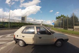 Důchodce vjel rovnou pod autobus | Odchyceno na dashcam