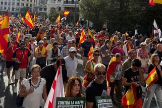 „Sánchezi, ty zrádce, půjdeš do vězení!“ Tisíce lidí v Madridu protestovaly proti migraci a žádaly demisi vlády - Echo24.cz