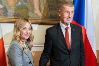 Meloniová v Praze: Babiš pustil italský hit, video z její návštěvy připomíná záběry z romantického filmu