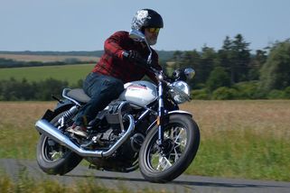 Tuhle motorku potřebuju! Moto Guzzi V7 Special je téměř dokonalá klasika na pohodové výlety - Garáž.cz