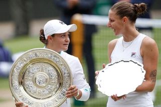 Bartyová - Ka. Plíšková 6:3, 6:7, 6:3, Statečný boj! Ale na wimbledonský triumf Plíšková nakonec nedosáhla - Sport.cz