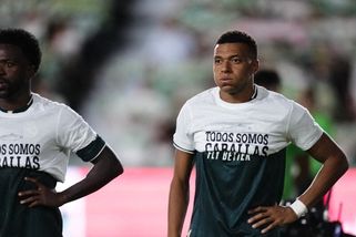 Mbappé a spol. gestem rozdělili Španělsko. Ohrnuli tričko na podporu obětí marocké migrace
