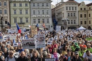 prahain.cz/politika/politolog-vales-milion-chvilek-demokracii-jako-celek-nepodporuji-28794.html?utm_source=www.seznam.cz&utm_medium=seznam_distribuce&utm_campaign=lide