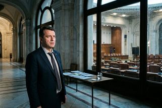 Rumunsko nedokáže sestavit vládu. Nejvíc na tom vydělává krajní pravice