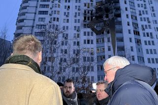 Za válku může rozšiřování NATO, prohlásil Turek na místě ruského útoku v Kyjevě - Novinky