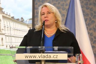 V románu Zbabělci o sobě mnohé najdou. Europoslanc...