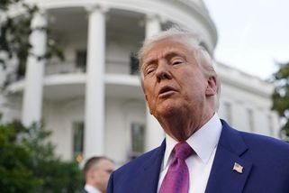 Víme, kde je, zabití Chameneího ale zatím není v plánu, napsal Trump - Novinky