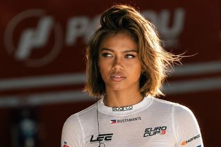 Bianca Bustamante je jednou z nejkrásnějších tváří motorsportu. Nádherná Filipínka má za sebou navíc úžasný životní příběh - Garáž.cz