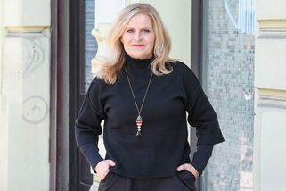 Jedna z neoblíbenějších komediálních hereček se kvůli filmu odbarvila na blond