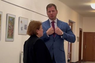 Motorista Svoboda lživě obvinil scénáristku z hajlování, musí se jí omluvit - Novinky