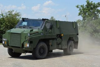 Ministerstvo zrušilo zakázku na obrněná vozidla Bushmaster - Novinky